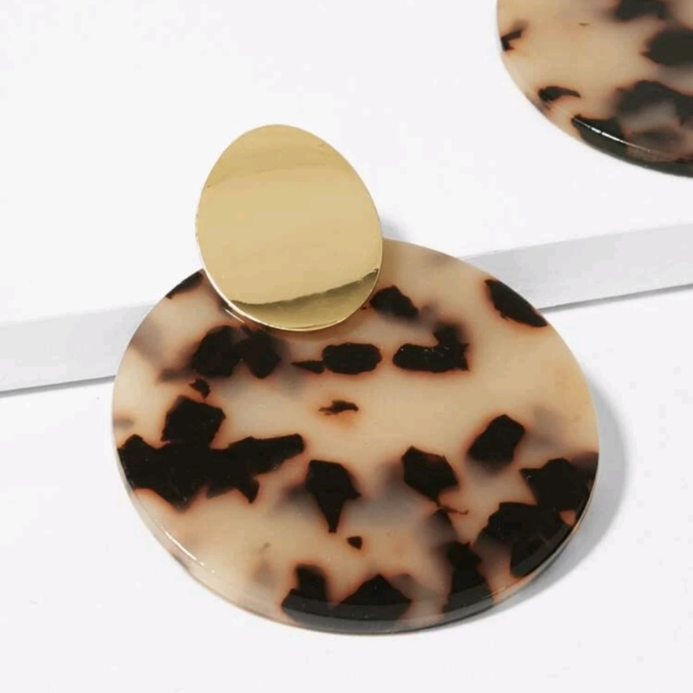 Leopard Pattern Round Drop Earrings - Picture 2 of 4